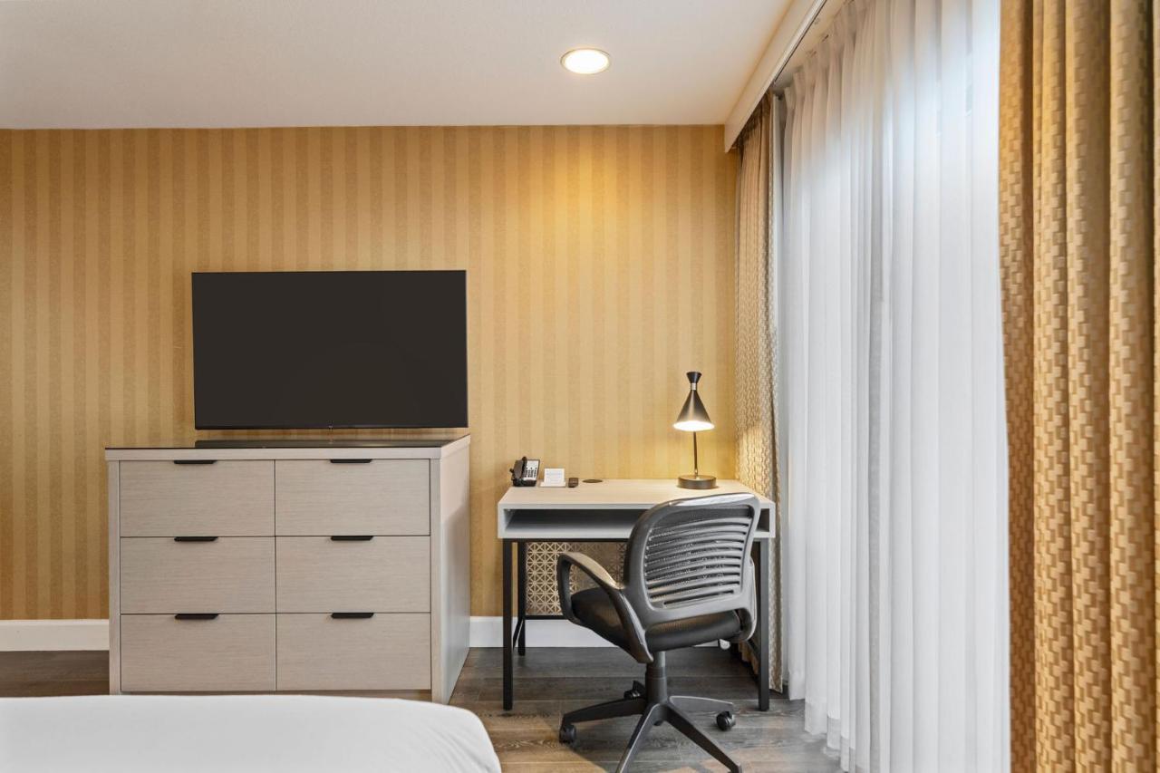 Executive Hotel Vancouver Airport
